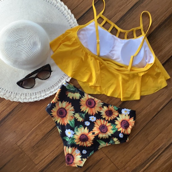 Bikini - Picture 2 of 3